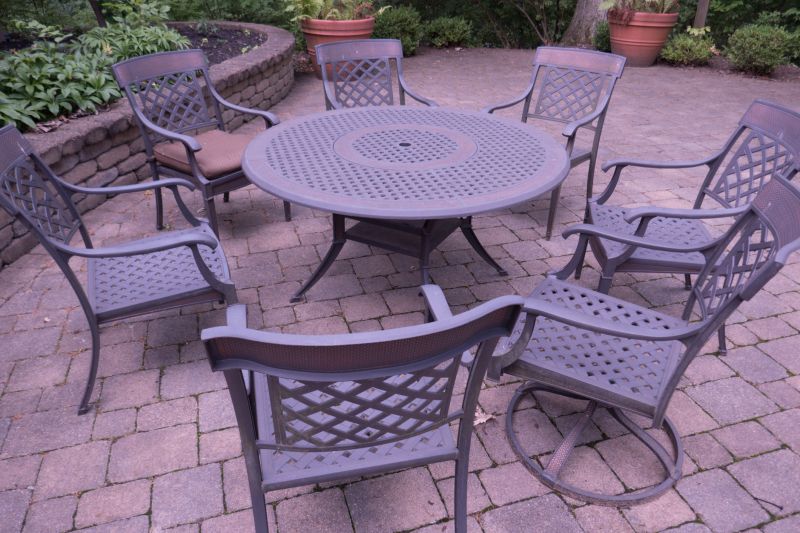 Outdoor dining area on pavers